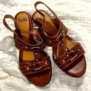 Size 9 brown leather, sofft sandals new